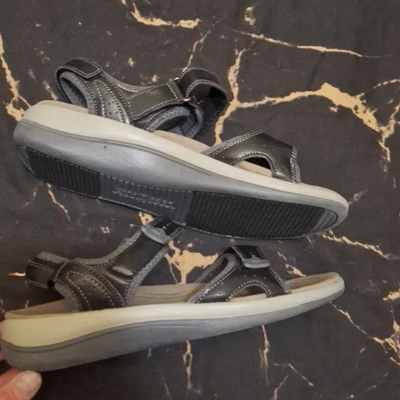 Orthofeet Comfort Black Sandals - Picture 2 of 5